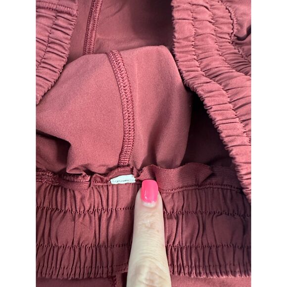 Lululemon Hotty Hot Burgundy Maroon Running Shorts Women's Size 4 READ - Picture 2 of 3